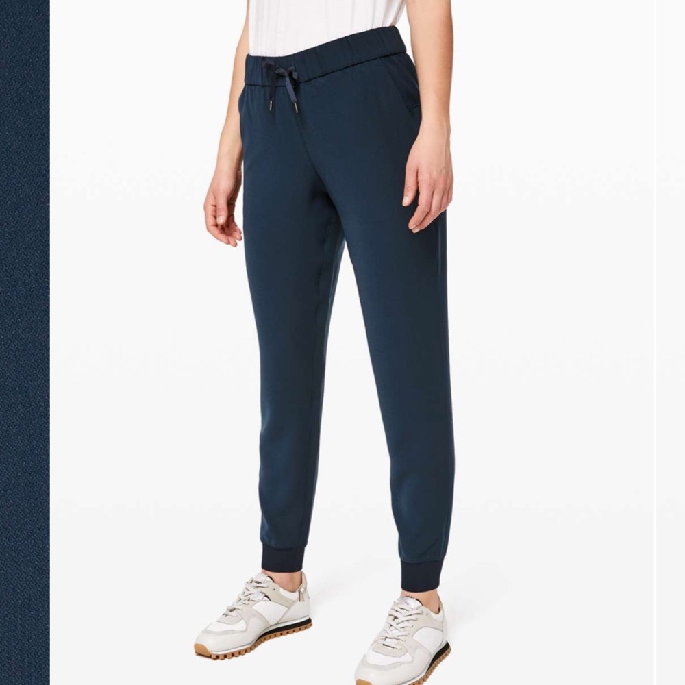lululemon athletica On The Fly Jogger in True Navy